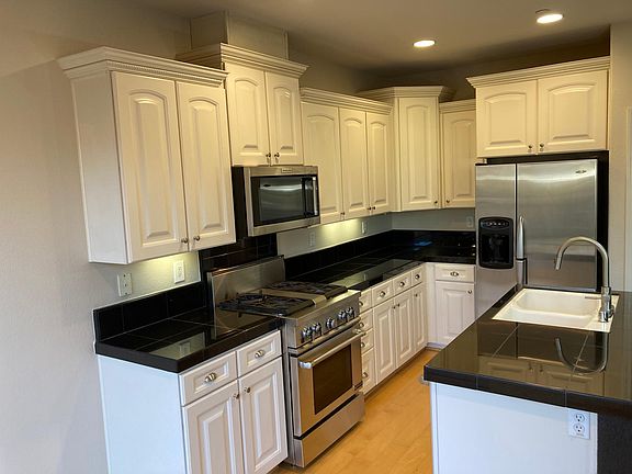 Kitchen - All stainless applainces & Pro Gas Range