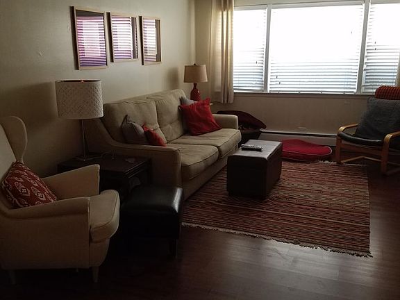 2nd image of 6822 N Northwest Highway Gdn