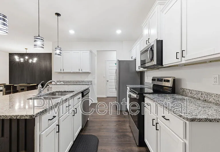 192 Hampton Cir — Photo 7
