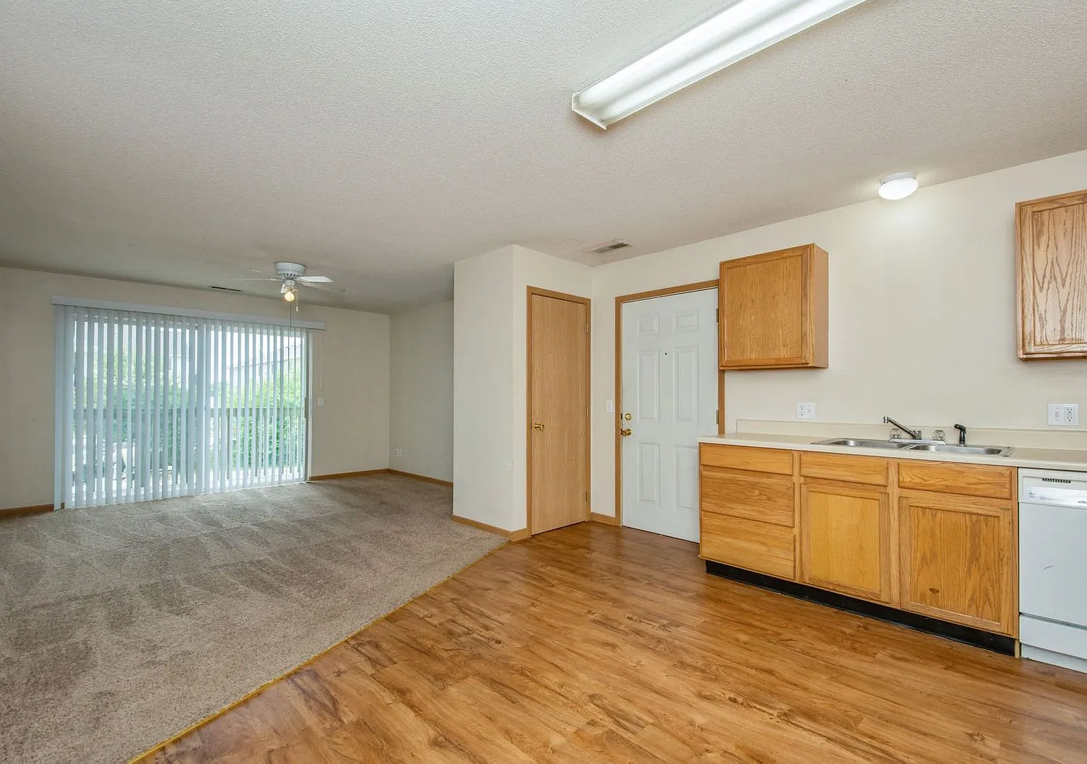 Dickinson Apartments — Photo 2