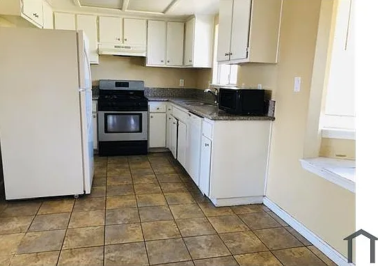 16421 Wells Fargo Ave — Photo 5