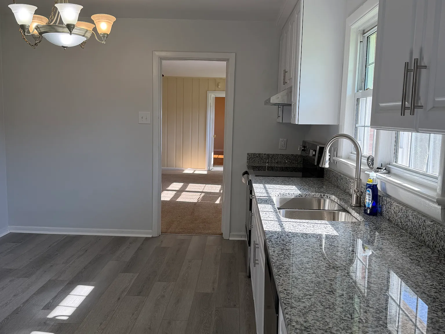 3 bed, 2242 sqft, $2,400 — Photo 4