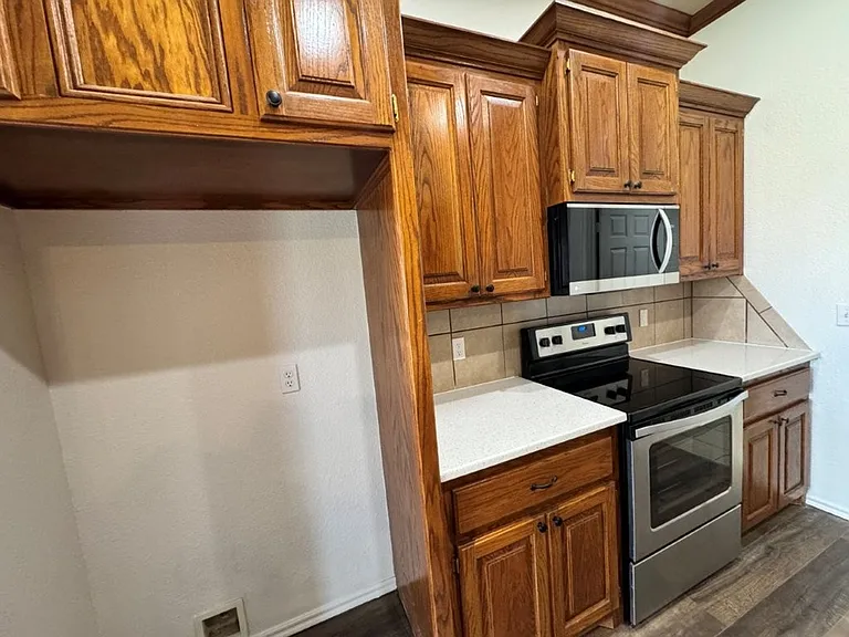 2345 Bradford Ave — Photo 8