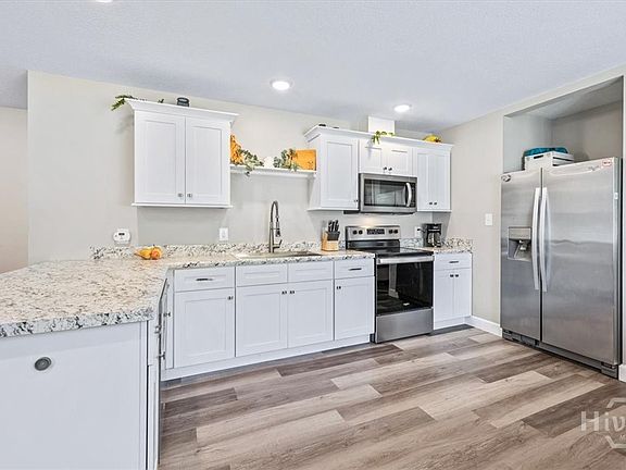 5th image of 305 E 4th Street