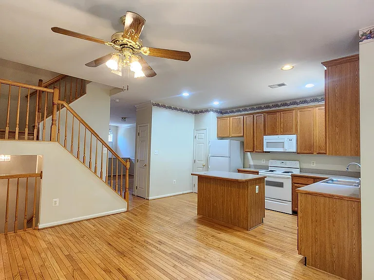 7719 Sullivan Cir — Photo 10