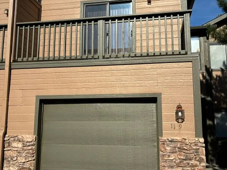 1119 Leaf Ln — Photo 2