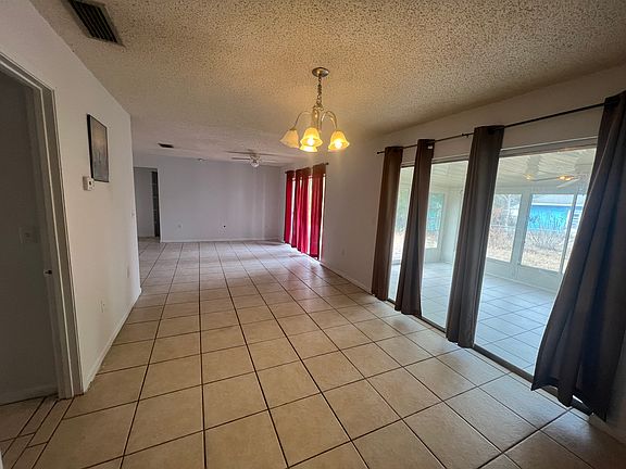 3rd image of 231 Marion Oaks Ln