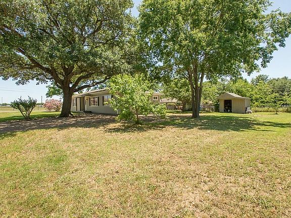 3rd image of 520 E Mae Dr