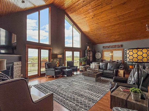 3rd image of 102 Eagle Ridge Rd.