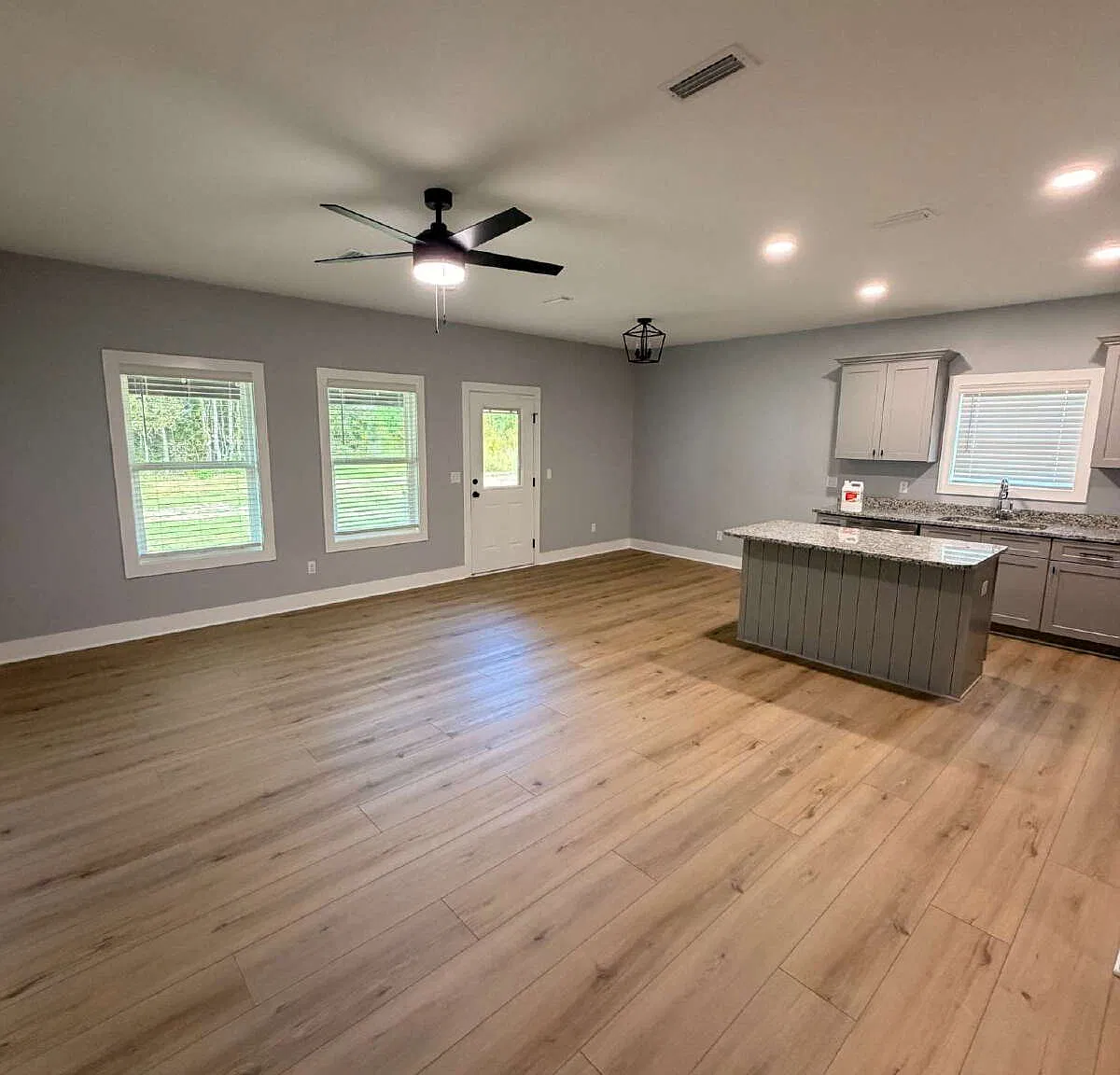 3 bed, 2.0 bath, 1400 sqft, $1,750 — Photo 2