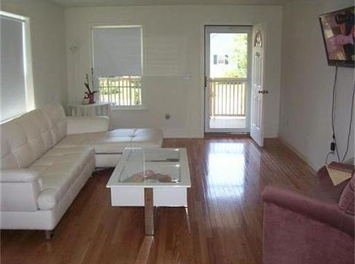 2nd image of 22 Beech St