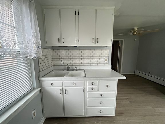 Kitchen nook, view #2