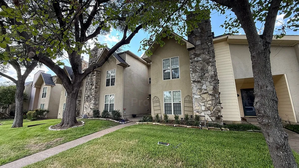 3 bed, 2.5 bath, 1878 sqft, $2,500 — Photo 2