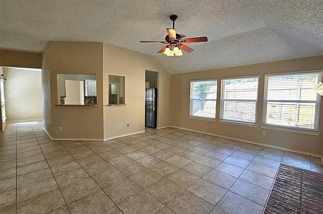 3 bed, 1750 sqft, $2,500 — Photo 4
