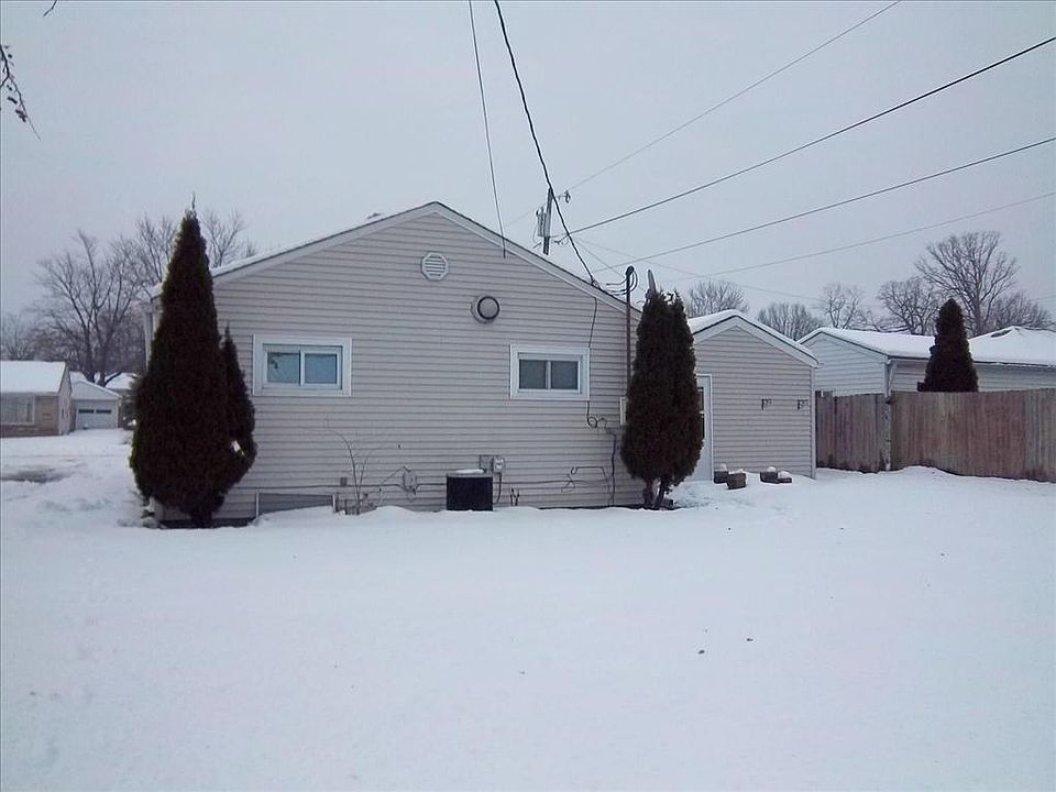 2nd image of 1802 N Bauer Rd