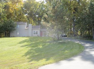 545 E Oxhill Dr, White Lake, MI