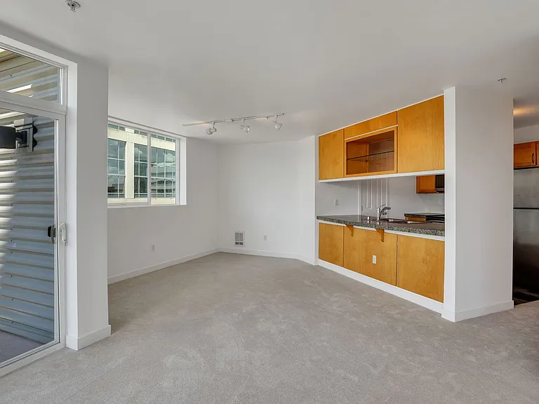 300 110th Ave NE #605 — Photo 10