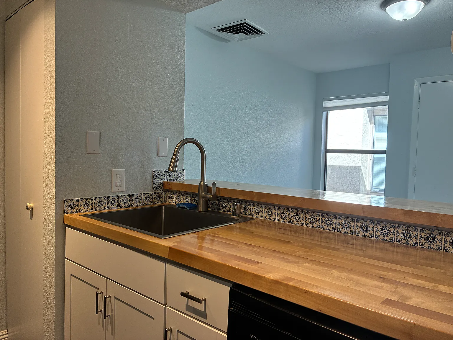 2 bed, 848 sqft, $2,200 — Photo 3