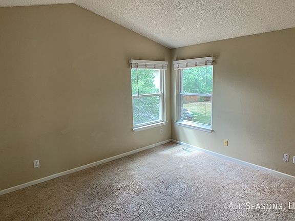 5th image of 210 Wallace St