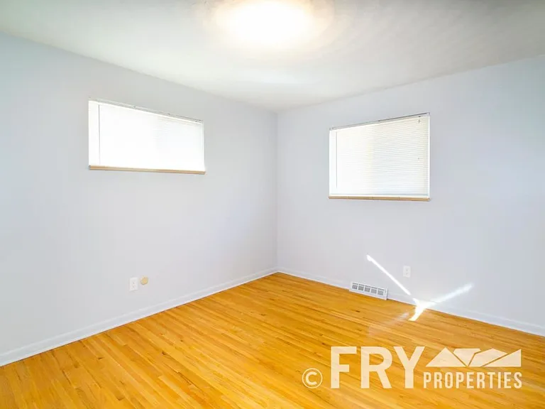 941 W 79th Pl — Photo 17