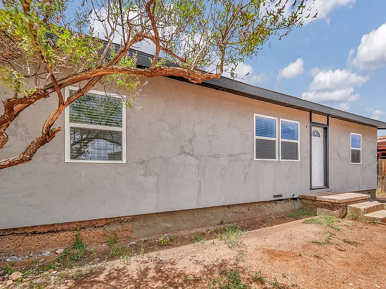 3712 Amelia Dr — Photo 2