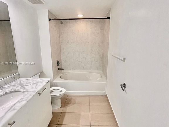 4th image of 950 Brickell Bay Dr APT 2702