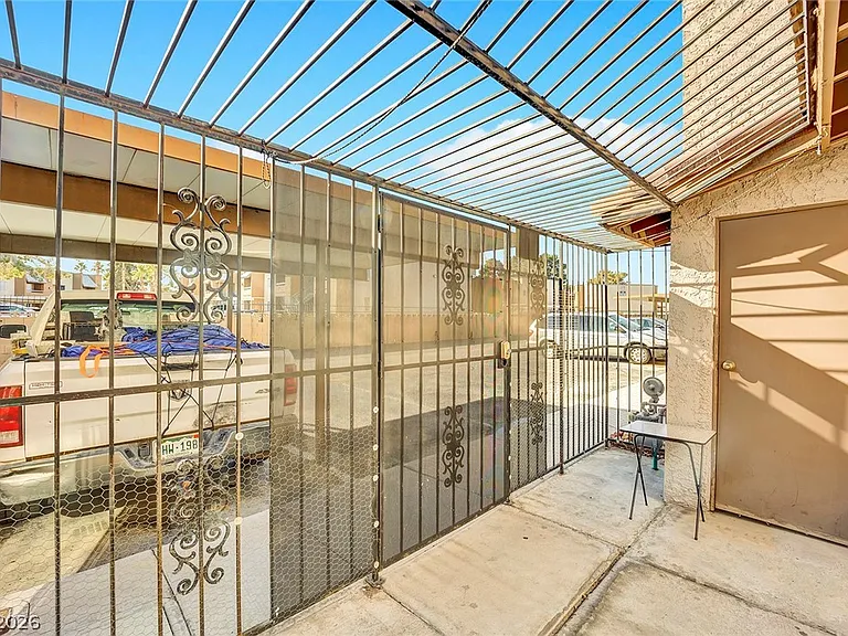 4189 Mississippi Ave — Photo 12