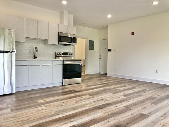 3rd image of 4146 Parkside Ave #304A