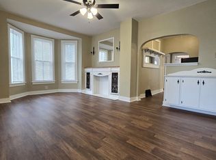242 S 10th St #A, Salina, KS 67401