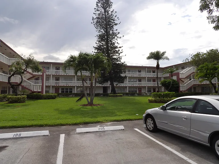 195 Fanshaw E #195 — Photo 6