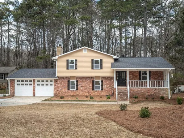 1106 Oak Rd SW, Lilburn, GA 30047