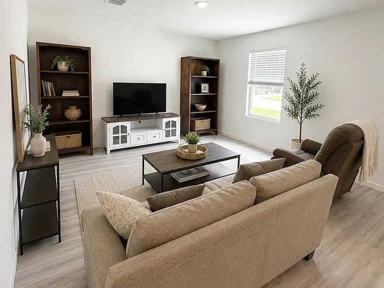 200 Benjamin Dr — Photo 4