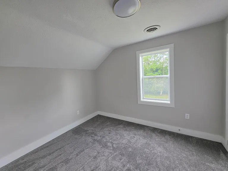 2340 S Anthony Blvd — Photo 4