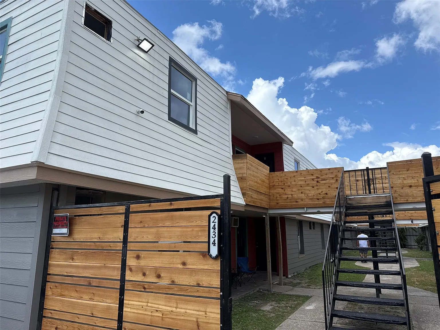 1 bed, 1.0 bath, 348 sqft, $1,050 — Photo 2