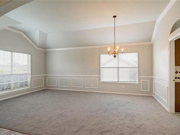 4th image of 2826 Rosewood Blvd