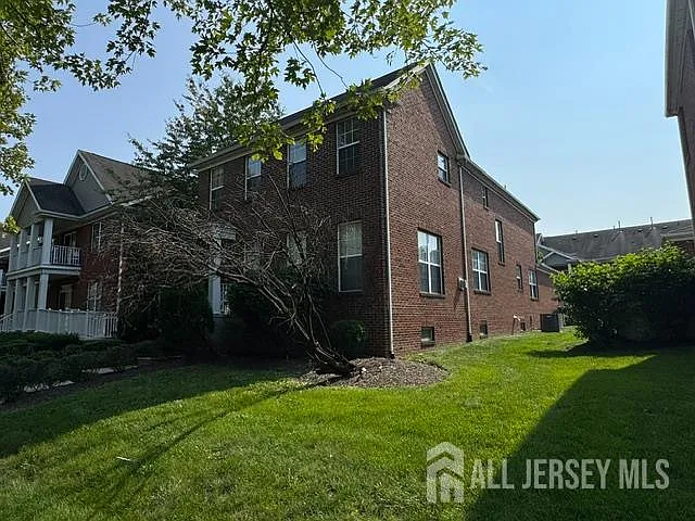 3 bed, 3.0 bath, 2197 sqft, $4,300 — Photo 2