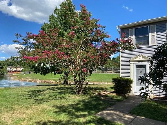 Lake view / pond side
