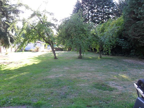 5th image of 645 Pioneer Ave NE