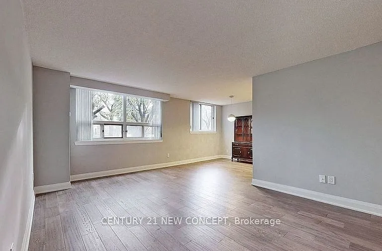 7451 Yonge St #101 — Photo 25