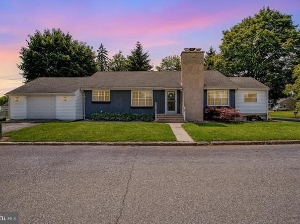 110 Earl St, Boiling Springs, PA 17007