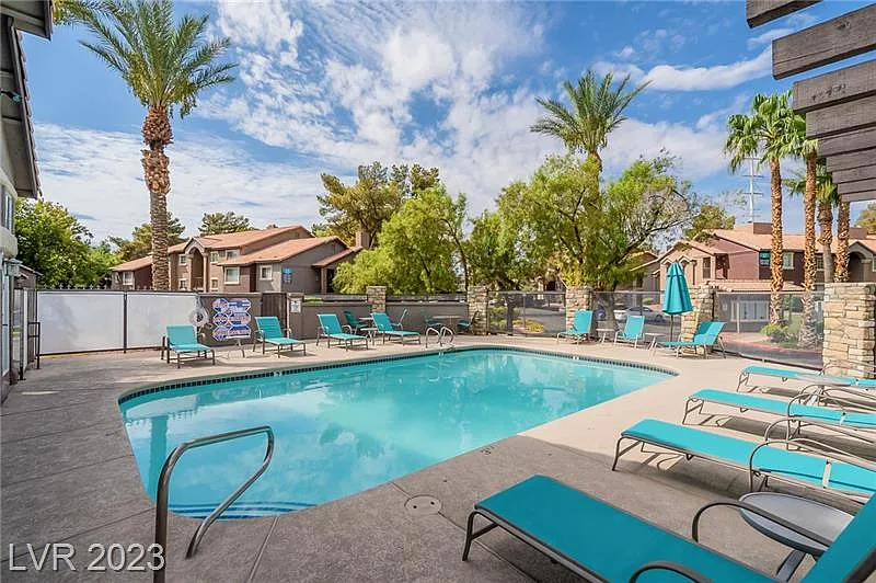 2 bed, 965 sqft, $1,295 — Photo 2