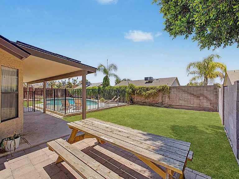 1301 E Taro Ln — Photo 28