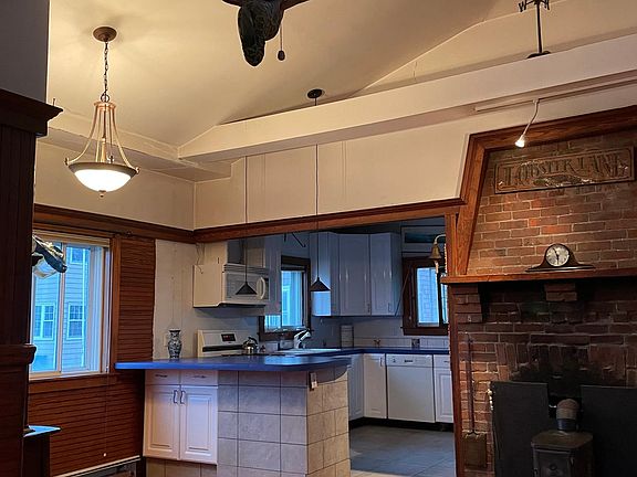 3rd image of 144 Tafts Ave
