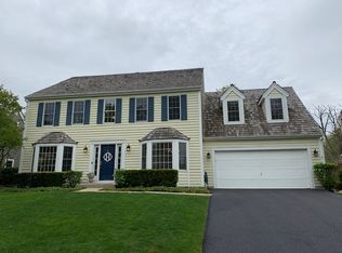 424 Long Hill Rd, Gurnee, IL 60031