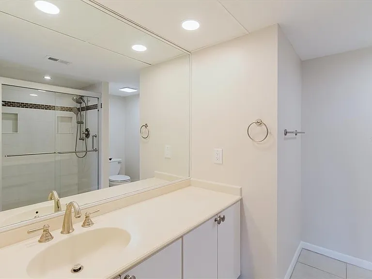 100 Oakmont Ln #507 — Photo 27