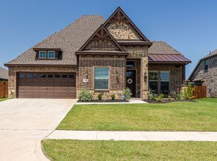 617 Dean Box Dr, Waxahachie, TX 75165