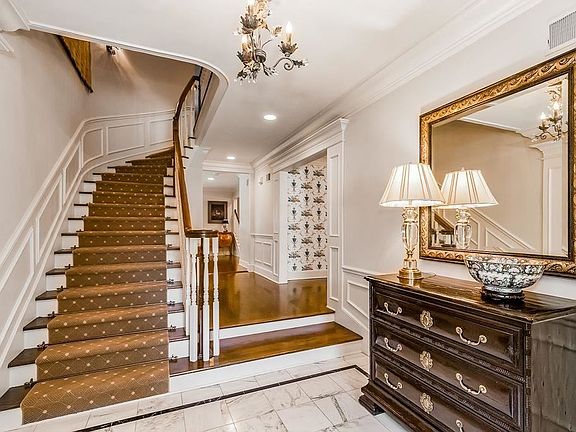 4th image of 1055 W 56th St