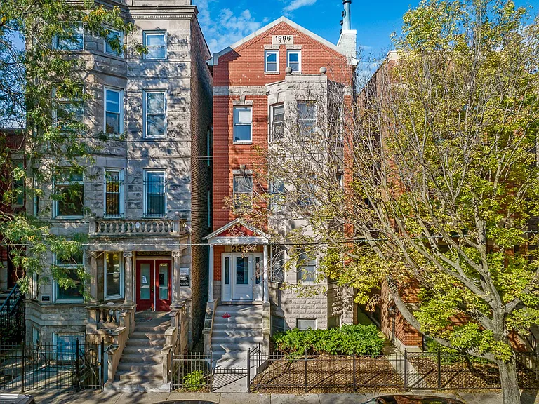 2320 N Southport Ave — Photo 1