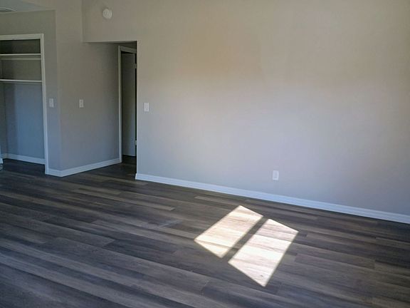 3rd image of 483 N Briarcreek Pt
