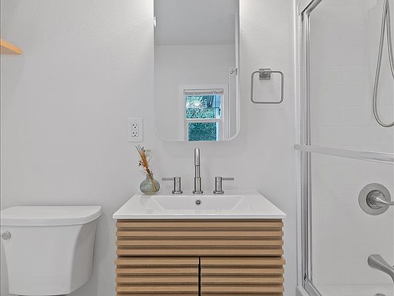 5th image of 9477 SE 32nd Ave